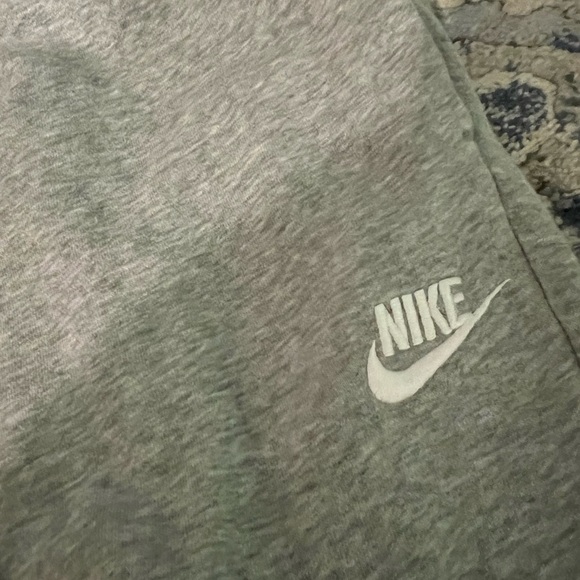 Nike women’s Gray Jogger Pants - Picture 6 of 7